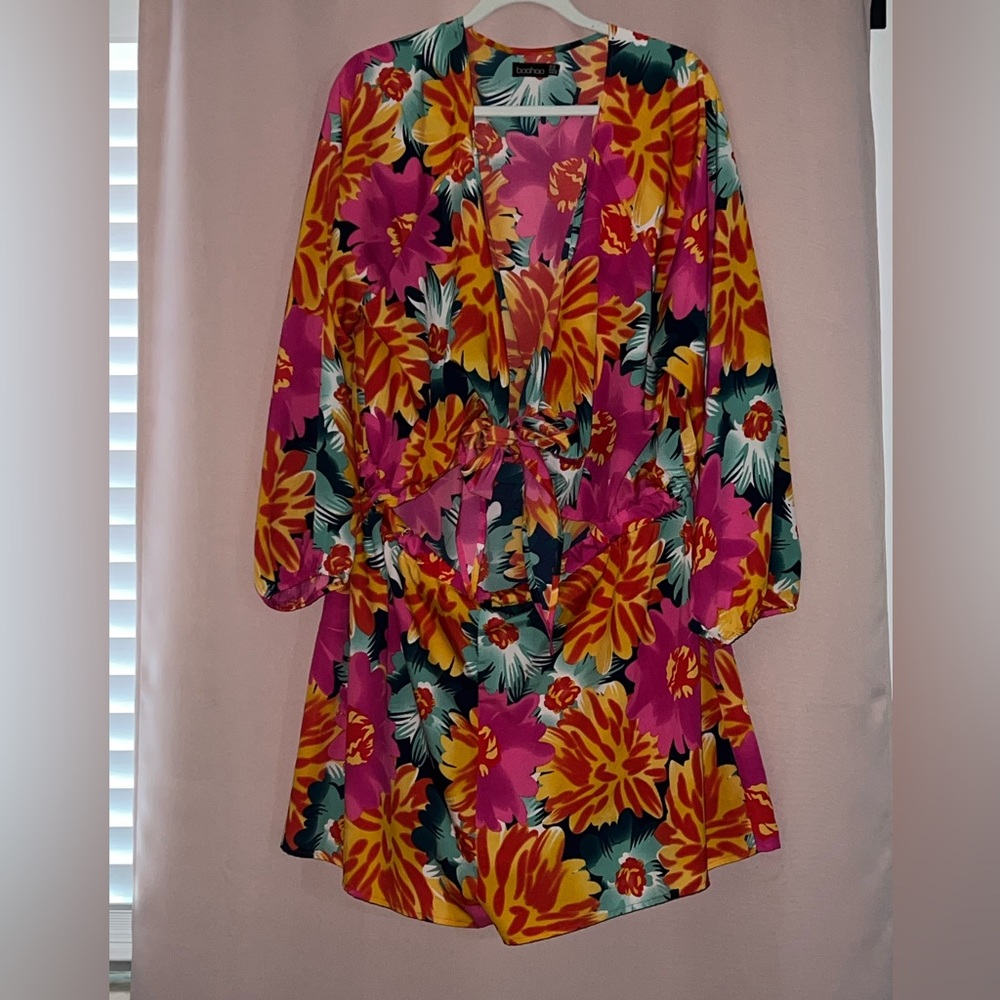 Boohoo romper, shorts with long sleeves, tie front | US 20
